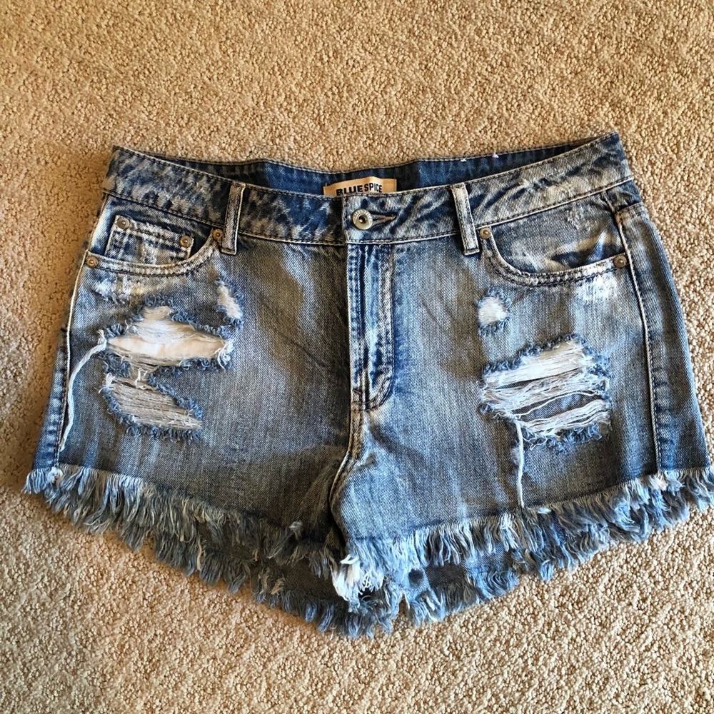 Flirty torn denim shorts